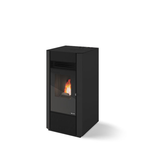 Eva Calor Irma Plus Pelletofen mit schwarzer Glasfront, kompakter Bauform und Premium-Kanalisierung – moderner Ofen für die Beheizung mehrerer Räume