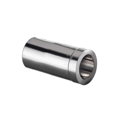 Das Bild zeigt das Produkt Schiedel Doppelwandfutter DN 200mm gedämmt, kürzbar für ICS DN 200mm. Es handelt sich um ein zylindrisches Element aus Metall mit einer glänzenden Oberfläche, das in Schornsteinsystemen zur Verbindung von Teilen mit gleichem Durchmesser verwendet wird. Besondere Merkmale sind die doppelwandige Konstruktion und die Dämmung, die für verbesserte Wärmeisolation und Brandsicherheit im Kamin sorgen. Das Futter ist so konzipiert, dass es bei Bedarf gekürzt werden kann, um eine flexible Anpassung an die gegebenen Einbausituationen zu ermöglichen.