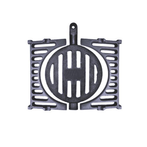 Das Bild zeigt ein Rostset, passend zu den Buderus Kaminöfen der Modellreihen Kandern 21b bis 55b Esch. Es handelt sich um ein Ersatzteil für Kaminöfen, welches üblicherweise als Unterlage für das Brennmaterial verwendet wird, um eine optimale Verbrennung und Luftzirkulation zu gewährleisten. Das gezeigte Rostset ist aus Metall und weist eine Gitterstruktur mit einem zentralen Kreis auf, das typischerweise in die Brennkammer des Ofens eingesetzt wird.