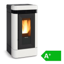 Ein moderner Pelletofen Lucia Plus 12 kW von Extraflame...