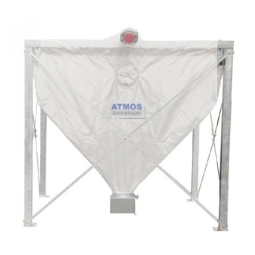 Das Bild zeigt ein Textilsilo für Pellets der Marke ATMOS Zentrallager. Es ist eine Struktur aus Metallgestellen, die ein kegelförmiges, weißes Textilsilo stützt, welches speziell für die Lagerung von Pellets verwendet wird. Das Silo hat eine Öffnung oben für die Befüllung und eine Entnahmeöffnung unten. Es ist darauf ausgelegt, in Räumen mit einer Höhe von 2,0 bis 2,4 Metern verwendet zu werden und verfügt über ein Fassungsvermögen von 2,9 bis 7,9 Kubikmetern.