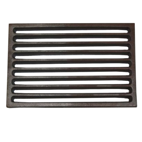 Das Bild zeigt das Produkt Ofenrost eckig 30 x 40 cm. Der Rost ist aus Metall gefertigt und weist eine rechteckige Form auf. Er besteht aus mehreren parallel angeordneten Stäben mit Zwischenräumen, die das Durchfallen von Asche ermöglichen, während feste Brennstoffe wie Holz oder Kohle darauf liegen bleiben können. Dieser Rost wird typischerweise in einem Ofen oder Kamin verwendet, um eine gute Luftzirkulation unter dem Brennmaterial zu gewährleisten und eine effiziente Verbrennung zu unterstützen.