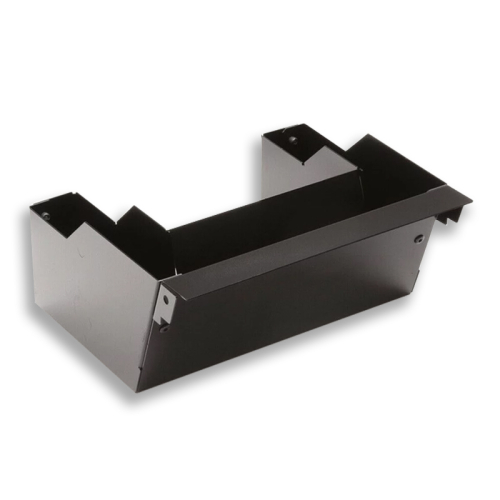 Das Bild zeigt den Aschekasten Schwarz für Pelletöfen LOW von MCZ. Es handelt sich um einen rechteckigen, schwarzen Kasten, der dazu dient, die Asche, die bei der Verbrennung im Pelletofen entsteht, aufzufangen. Der Kasten hat eine glatte Oberfläche und beinhaltet Befestigungspunkte, die anscheinend zur Sicherung des Kastens im Ofen vorgesehen sind.