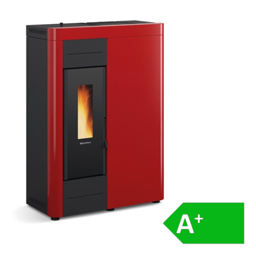 Das Bild zeigt den Virna Idro wasserführenden Pelletofen Extraflame in Beige und Schwarz, mit einer sichtbaren Flamme durch ein Glaseinsatzfenster und einem Energieeffizienzlabel A+ in der unteren rechten Ecke. Der Ofen ist für die Beheizung von Wohnräumen und die Erwärmung von Wasser für Heizungssysteme konzipiert.